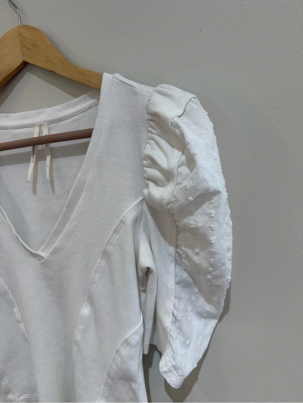 NEW By Anthropologie Puff-Sleeve Structured‎ V-Neck Tee white w/stretch size XS